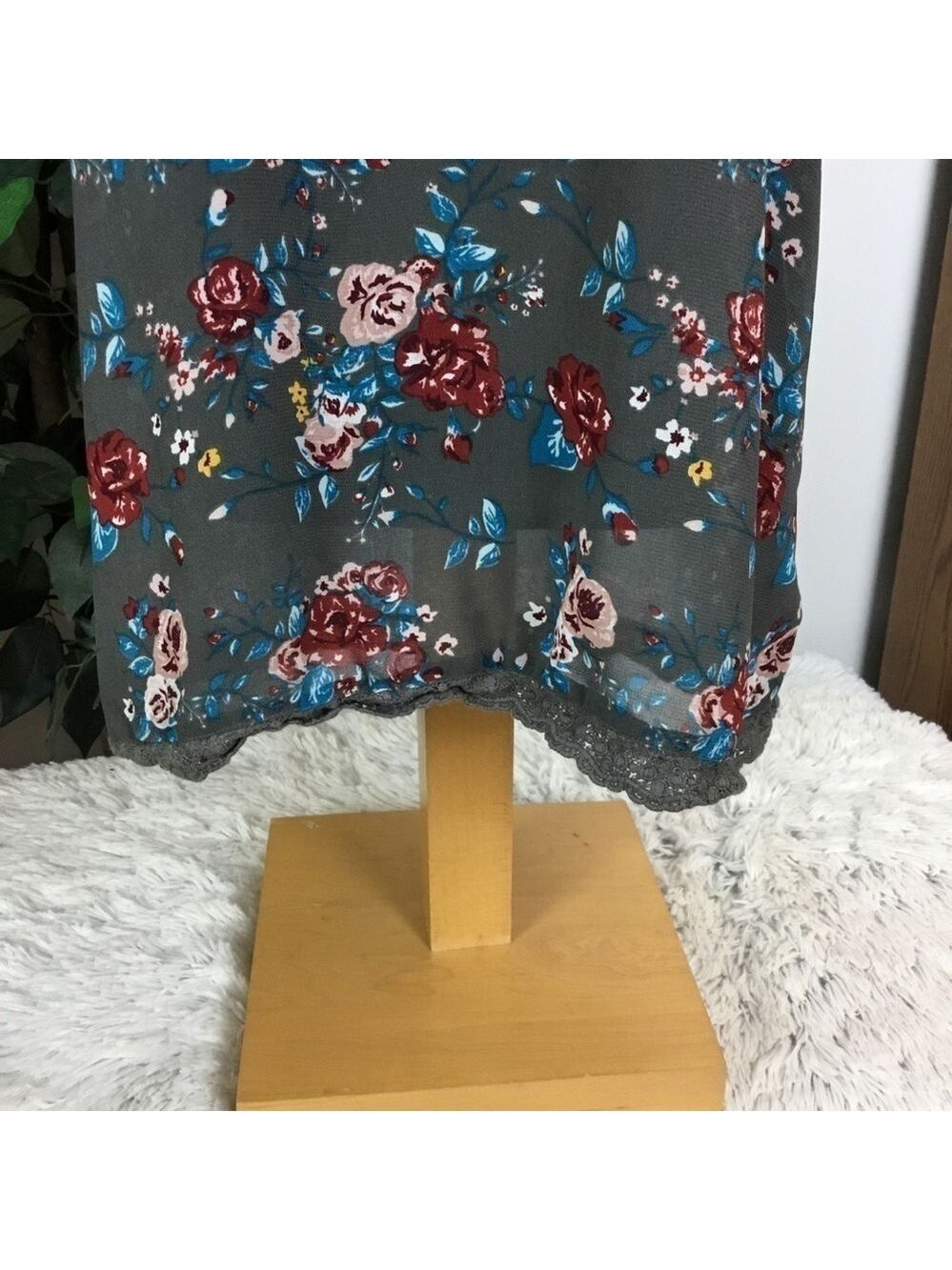 SELF Esteem XL semi sheer floral cami with crochet details - Picture 3 of 12